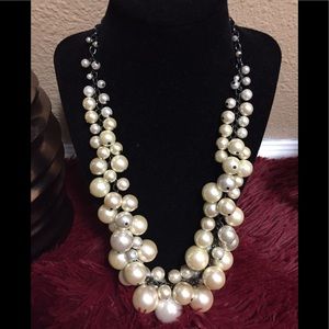 Chunky pearl necklace